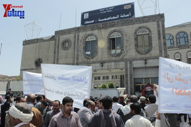 عمال وموظفي المسالخ يهددون باعتصام مفتوح أمام مبنى أمانة العاصمة إذا لم تنفذ مطالبهم إلى الغد 90