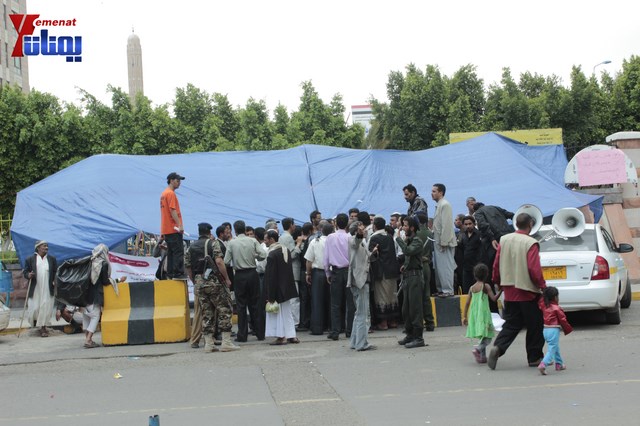 عمال وموظفي المسالخ يهددون باعتصام مفتوح أمام مبنى أمانة العاصمة إذا لم تنفذ مطالبهم إلى الغد 91