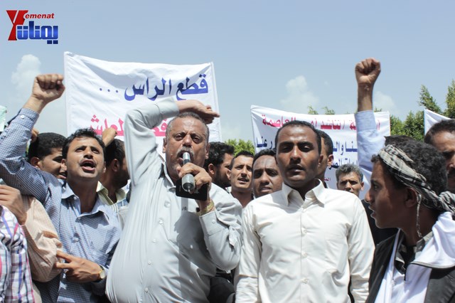 عمال وموظفي المسالخ يهددون باعتصام مفتوح أمام مبنى أمانة العاصمة إذا لم تنفذ مطالبهم إلى الغد 93