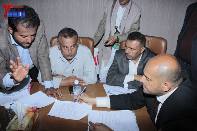 عمال وموظفي المسالخ يهددون باعتصام مفتوح أمام مبنى أمانة العاصمة إذا لم تنفذ مطالبهم إلى الغد 95