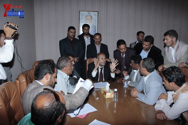 عمال وموظفي المسالخ يهددون باعتصام مفتوح أمام مبنى أمانة العاصمة إذا لم تنفذ مطالبهم إلى الغد 96