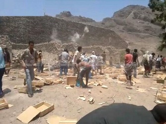 نهب مخازن الأسلحة في جبل حديد ومعلومات تكشف عن الجهات التي تقف خلف عمليات النهب 1 نهب مخازن الأسلحة في جبل حديد