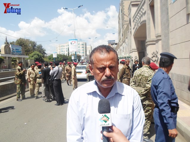 وقفة احتجاجية للجامعيين العسكريين والأمنيين أمام مكتب رئاسة الجمهورية احتجاجا على عدم ترقيتهم إلى رت 45