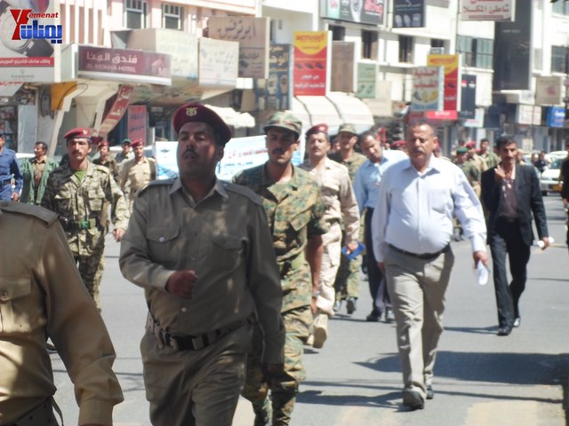 وقفة احتجاجية للجامعيين العسكريين والأمنيين أمام مكتب رئاسة الجمهورية احتجاجا على عدم ترقيتهم إلى رت 52