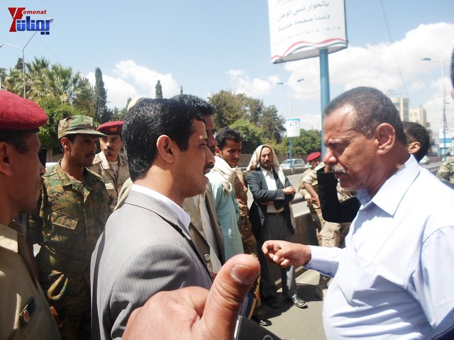 وقفة احتجاجية للجامعيين العسكريين والأمنيين أمام مكتب رئاسة الجمهورية احتجاجا على عدم ترقيتهم إلى رت 54