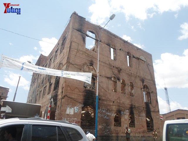 وقفة احتجاجية للجامعيين العسكريين والأمنيين أمام مكتب رئاسة الجمهورية احتجاجا على عدم ترقيتهم إلى رت 82