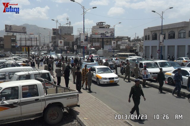 وقفة احتجاجية للجامعيين العسكريين والأمنيين أمام مكتب رئاسة الجمهورية احتجاجا على عدم ترقيتهم إلى رتبة ضابط 100