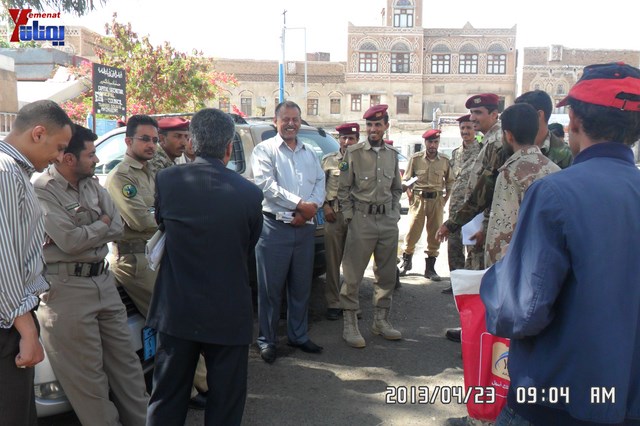 وقفة احتجاجية للجامعيين العسكريين والأمنيين أمام مكتب رئاسة الجمهورية احتجاجا على عدم ترقيتهم إلى رتبة ضابط 109
