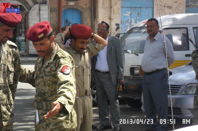 وقفة احتجاجية للجامعيين العسكريين والأمنيين أمام مكتب رئاسة الجمهورية احتجاجا على عدم ترقيتهم إلى رتبة ضابط 116