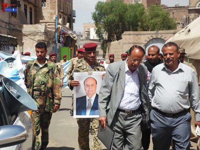 وقفة احتجاجية للجامعيين العسكريين والأمنيين أمام مكتب رئاسة الجمهورية احتجاجا على عدم ترقيتهم إلى رتبة ضابط 12