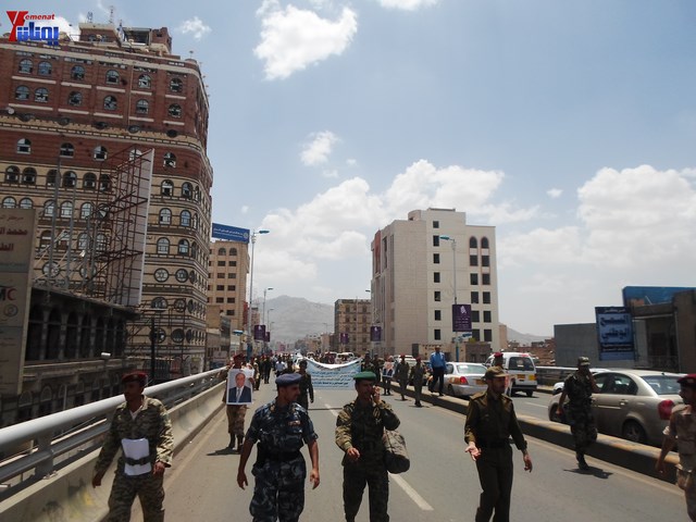 وقفة احتجاجية للجامعيين العسكريين والأمنيين أمام مكتب رئاسة الجمهورية احتجاجا على عدم ترقيتهم إلى رتبة ضابط 122