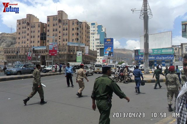 وقفة احتجاجية للجامعيين العسكريين والأمنيين أمام مكتب رئاسة الجمهورية احتجاجا على عدم ترقيتهم إلى رتبة ضابط 127