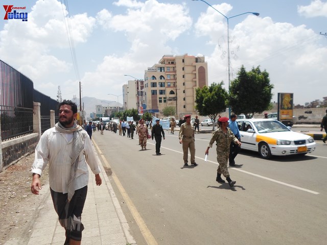 وقفة احتجاجية للجامعيين العسكريين والأمنيين أمام مكتب رئاسة الجمهورية احتجاجا على عدم ترقيتهم إلى رتبة ضابط 131