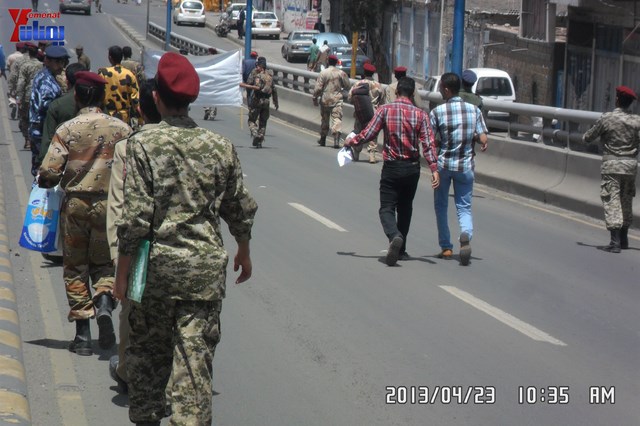 وقفة احتجاجية للجامعيين العسكريين والأمنيين أمام مكتب رئاسة الجمهورية احتجاجا على عدم ترقيتهم إلى رتبة ضابط 133