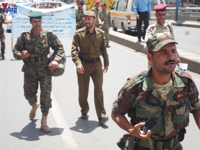 وقفة احتجاجية للجامعيين العسكريين والأمنيين أمام مكتب رئاسة الجمهورية احتجاجا على عدم ترقيتهم إلى رتبة ضابط 134