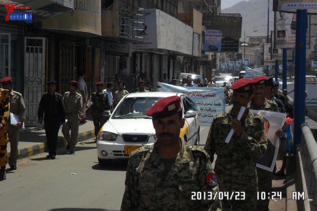 وقفة احتجاجية للجامعيين العسكريين والأمنيين أمام مكتب رئاسة الجمهورية احتجاجا على عدم ترقيتهم إلى رتبة ضابط 136