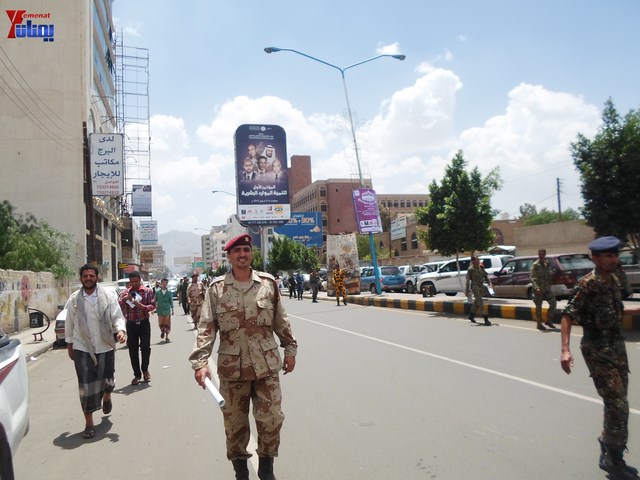 وقفة احتجاجية للجامعيين العسكريين والأمنيين أمام مكتب رئاسة الجمهورية احتجاجا على عدم ترقيتهم إلى رتبة ضابط 139