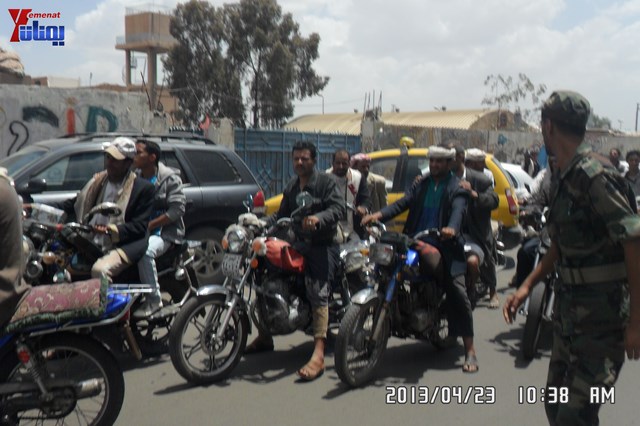 وقفة احتجاجية للجامعيين العسكريين والأمنيين أمام مكتب رئاسة الجمهورية احتجاجا على عدم ترقيتهم إلى رتبة ضابط 143