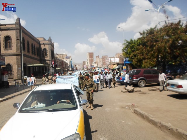 وقفة احتجاجية للجامعيين العسكريين والأمنيين أمام مكتب رئاسة الجمهورية احتجاجا على عدم ترقيتهم إلى رتبة ضابط 148