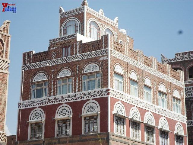 وقفة احتجاجية للجامعيين العسكريين والأمنيين أمام مكتب رئاسة الجمهورية احتجاجا على عدم ترقيتهم إلى رتبة ضابط 15