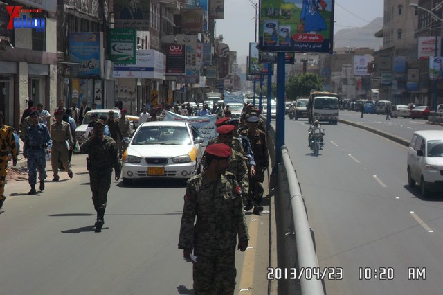 وقفة احتجاجية للجامعيين العسكريين والأمنيين أمام مكتب رئاسة الجمهورية احتجاجا على عدم ترقيتهم إلى رتبة ضابط 152