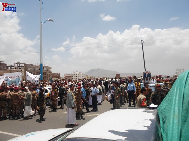 وقفة احتجاجية للجامعيين العسكريين والأمنيين أمام مكتب رئاسة الجمهورية احتجاجا على عدم ترقيتهم إلى رتبة ضابط 154