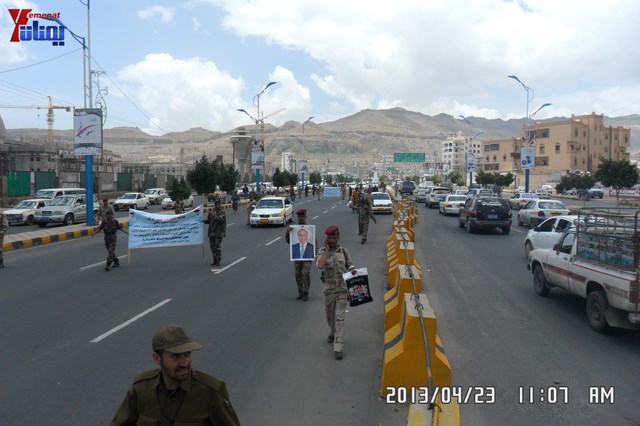 وقفة احتجاجية للجامعيين العسكريين والأمنيين أمام مكتب رئاسة الجمهورية احتجاجا على عدم ترقيتهم إلى رتبة ضابط 165