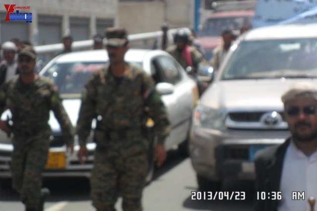 وقفة احتجاجية للجامعيين العسكريين والأمنيين أمام مكتب رئاسة الجمهورية احتجاجا على عدم ترقيتهم إلى رتبة ضابط 173