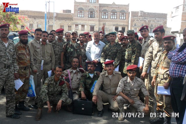 وقفة احتجاجية للجامعيين العسكريين والأمنيين أمام مكتب رئاسة الجمهورية احتجاجا على عدم ترقيتهم إلى رتبة ضابط 18