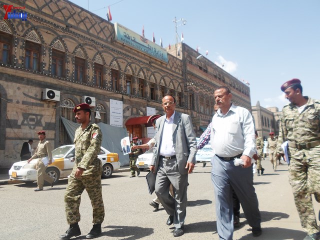 وقفة احتجاجية للجامعيين العسكريين والأمنيين أمام مكتب رئاسة الجمهورية احتجاجا على عدم ترقيتهم إلى رتبة ضابط 23