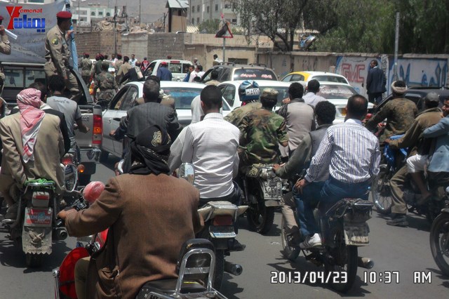 وقفة احتجاجية للجامعيين العسكريين والأمنيين أمام مكتب رئاسة الجمهورية احتجاجا على عدم ترقيتهم إلى رتبة ضابط 29