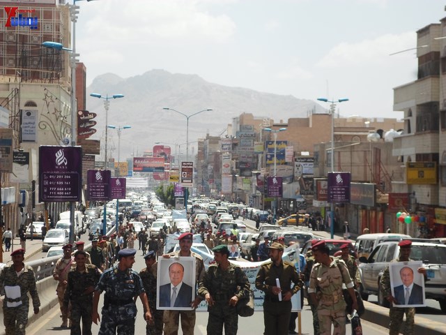 وقفة احتجاجية للجامعيين العسكريين والأمنيين أمام مكتب رئاسة الجمهورية احتجاجا على عدم ترقيتهم إلى رتبة ضابط 33