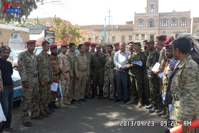 وقفة احتجاجية للجامعيين العسكريين والأمنيين أمام مكتب رئاسة الجمهورية احتجاجا على عدم ترقيتهم إلى رتبة ضابط 36