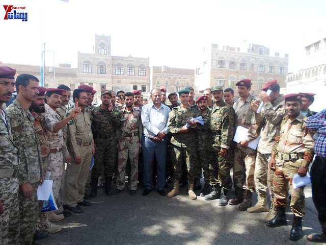 وقفة احتجاجية للجامعيين العسكريين والأمنيين أمام مكتب رئاسة الجمهورية احتجاجا على عدم ترقيتهم إلى رتبة ضابط 56