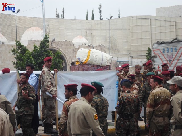 وقفة احتجاجية للجامعيين العسكريين والأمنيين أمام مكتب رئاسة الجمهورية احتجاجا على عدم ترقيتهم إلى رتبة ضابط 60
