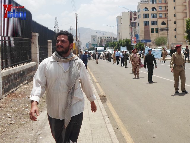 وقفة احتجاجية للجامعيين العسكريين والأمنيين أمام مكتب رئاسة الجمهورية احتجاجا على عدم ترقيتهم إلى رتبة ضابط 66