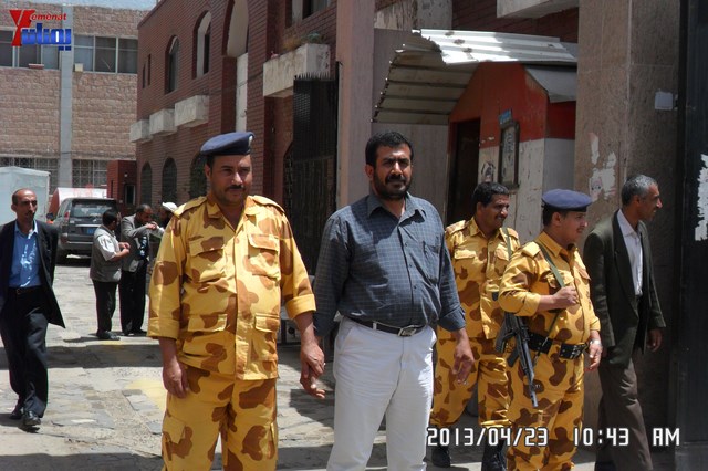 وقفة احتجاجية للجامعيين العسكريين والأمنيين أمام مكتب رئاسة الجمهورية احتجاجا على عدم ترقيتهم إلى رتبة ضابط 68