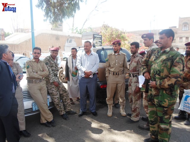 وقفة احتجاجية للجامعيين العسكريين والأمنيين أمام مكتب رئاسة الجمهورية احتجاجا على عدم ترقيتهم إلى رتبة ضابط 70