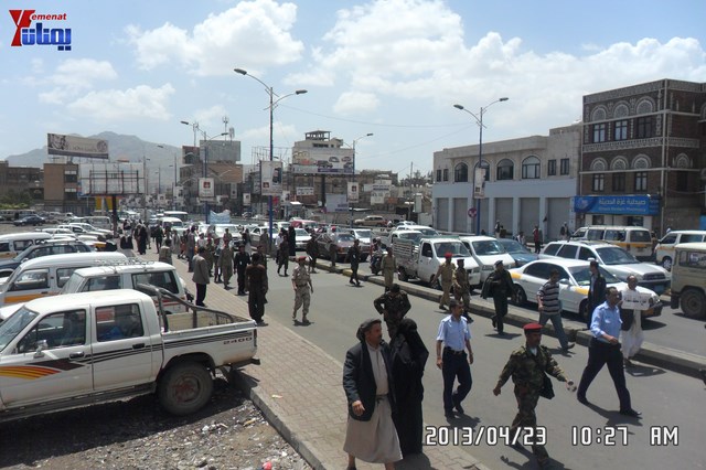 وقفة احتجاجية للجامعيين العسكريين والأمنيين أمام مكتب رئاسة الجمهورية احتجاجا على عدم ترقيتهم إلى رتبة ضابط 76