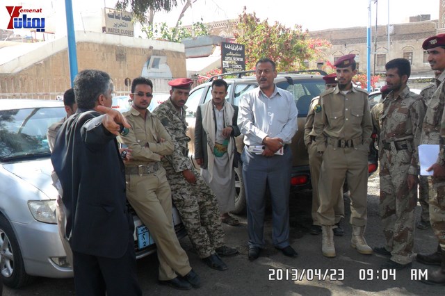 وقفة احتجاجية للجامعيين العسكريين والأمنيين أمام مكتب رئاسة الجمهورية احتجاجا على عدم ترقيتهم إلى رتبة ضابط 95