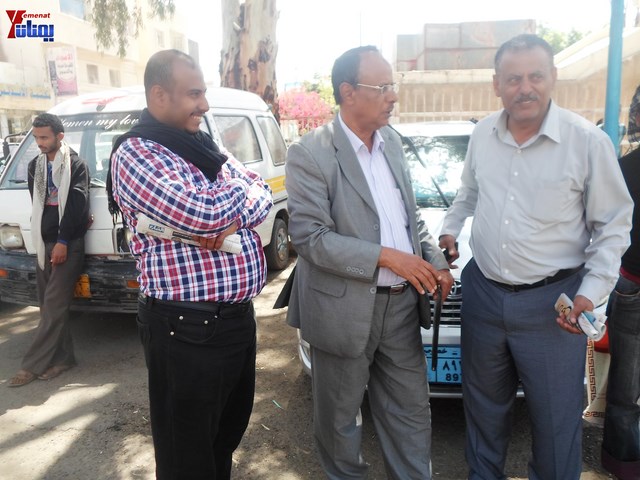 وقفة احتجاجية للجامعيين العسكريين والأمنيين أمام مكتب رئاسة الجمهورية احتجاجا على عدم ترقيتهم إلى رتبة ضابط 98