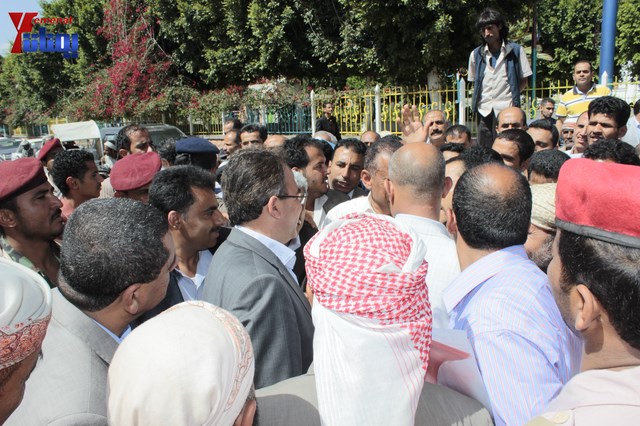 وقفة تصعيدية لموظفي وعمال المؤسسة المحلية للمسالخ وأسواق اللحوم أمام أمانة العاصمة بصنعاء 10