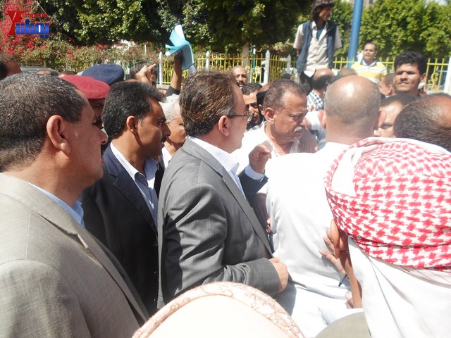 وقفة تصعيدية لموظفي وعمال المؤسسة المحلية للمسالخ وأسواق اللحوم أمام أمانة العاصمة بصنعاء 29