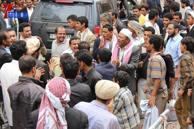 وقفة تضامنية مع النائب حاشد وجرحى الثورة والمتضامنون معهم أمام مجلس النواب 5