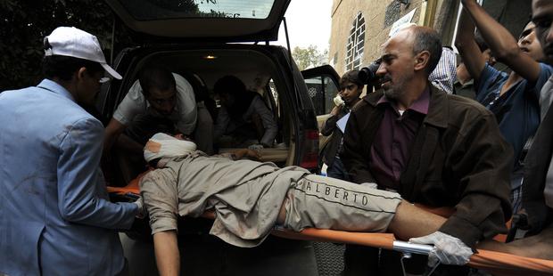 منظمة العفو الدولية تطالب بتحقيق عاجل و محايد في قمع محتجين سلميين بالرصاص الحي في العاصمة صنعاء