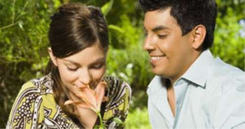 أطباء يكشفون عن فوائد علمية وصحية ونفسية ل القبلات