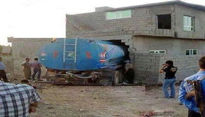 ارتطام ناقلة مياه بمنزل حديث البنا