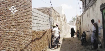 مصرع شخص وإصابة آخر بماس كهربائي في زبيد