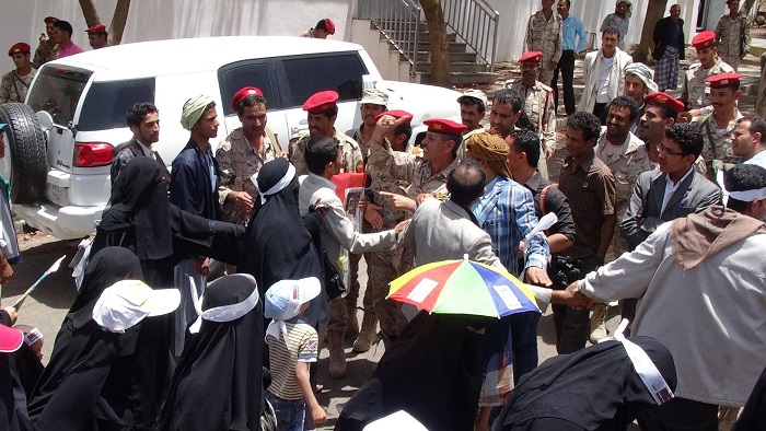 وقفة احتجاجية مطالبة بإخلاء مقر حديقة 21 مارس