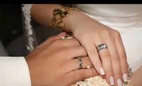 سعودية تتزوج على زوجها 3 رجال